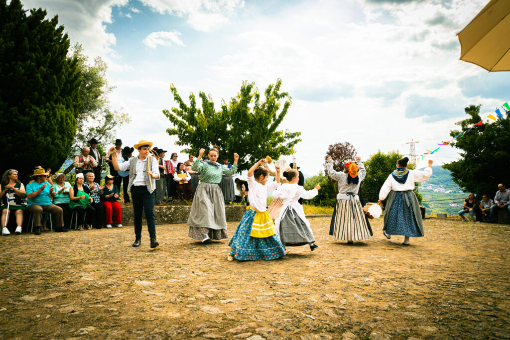 ALDEAR — interação entre artistas e habitantes