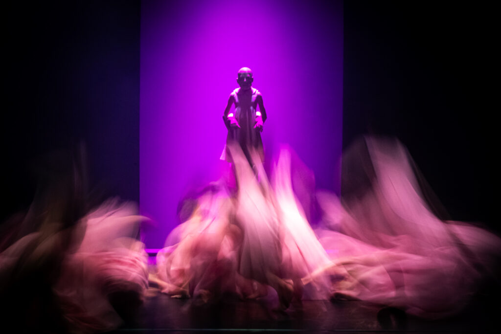 Cena do espetáculo Gineceu da Companhia Jovem de Dança de Ílhavo